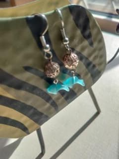 ハンドメイド イルカ型ピアスのサムネイル