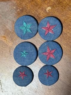 星柄刺繍 デニム調 くるみボタン 6個セットのサムネイル