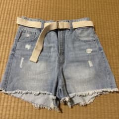 ダメージ加工 デニムショートパンツ ベルト付きのサムネイル
