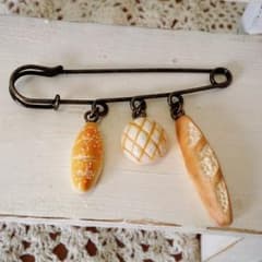 パンのピンブローチ　Аのサムネイル