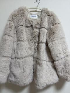 Estella.K フェイクファーコート ベージュのサムネイル