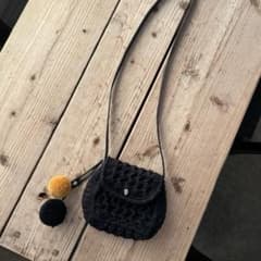 ヘレンカミンスキー　ニットショルダーバッグ ブラック ポンポン付きのサムネイル