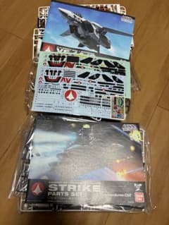 未組立 1/72 VF-1バルキリー ストライクパーツセット マクロス プラモのサムネイル