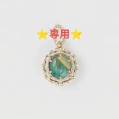 agete K10マラカイト チャーム ネックレスチャーム アガット - メルカリ