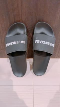 BALENCIAGA ブラックビーチサンダルのサムネイル