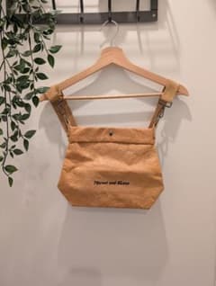 ペーパー風 ショルダーバッグ キャメルのサムネイル