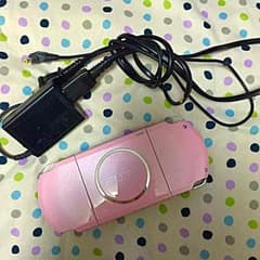 PSP（ピンク）ケース、充電器付きのサムネイル
