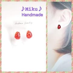 No.588-D 琉球ガラス⭐樹脂ポスト☆レジン☆ピアス☆レッド - メルカリ