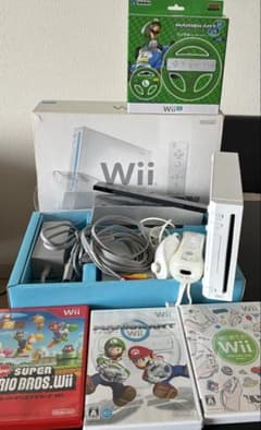 Wii本体とゲームソフト3本、ハンドル付き - メルカリ