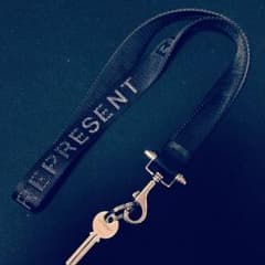 REPRESENT ネックストラップ 黒シルバー 白濱亜嵐着用のサムネイル