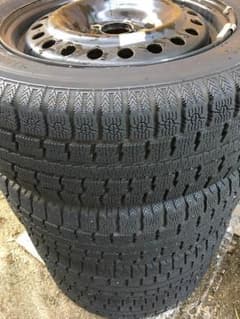 中古スタッドレスタイヤ 鉄チンホイール 215/60R16 4本セットのサムネイル