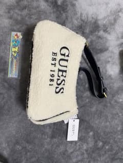 GUESS ファーショルダーバッグ クリーム色のサムネイル