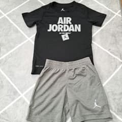 AIR JORDAN　4T　エアジョーダン　Tシャツ　ハーフパンツ　セットのサムネイル