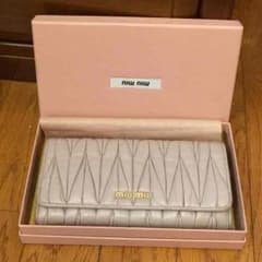 miumiu 長財布のサムネイル