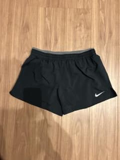 Nike ブラックショートパンツ ジッパーポケット付きのサムネイル