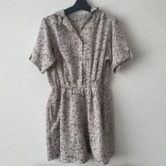 花柄ミニワンピース （ショートパンツ）半袖 ベージュ系のサムネイル