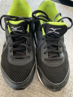 ミズノ運動靴　23.5センチ　中古品のサムネイル