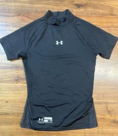 ✧値下げ✧UNDER ARMOUR ブラック アンダーシャツ YXL(160)のサムネイル