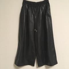 ZARA 合皮クロップドワイドパンツのサムネイル