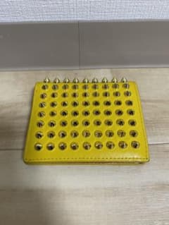 ルブタン　折り財布　スタッズのサムネイル