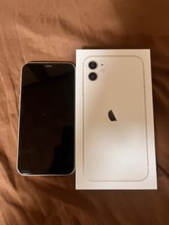 Apple iPhone 11 ホワイト 本体のサムネイル