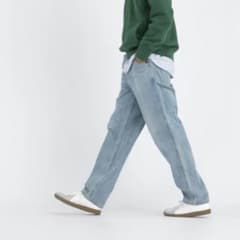 〈UNIQLO〉ワイドフィットジーンズ丈標準 サイズ28 ＊美品＊のサムネイル