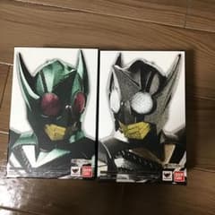 S.Hフィギュアーツ　仮面ライダーキックホッパー、仮面ライダーパンチホッパーのサムネイル