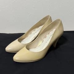 【DIANA】ベージュ ハイヒールパンプス 23cm 光沢仕上げのサムネイル