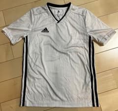 ま*ん様 adidas サッカーウェア ホワイト Vネック 150のサムネイル