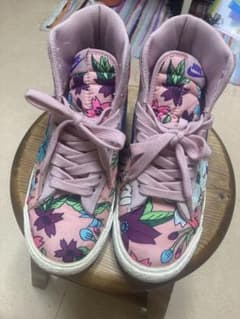 ⭐︎パープルプルさん専用⭐︎NIKE ❤️花柄　スニーカー❤️23.5cmのサムネイル