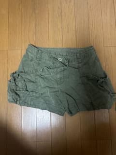 カーキ色 ショートパンツのサムネイル