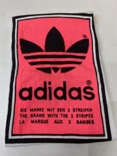 adidas  レアピンクロゴTシャツのサムネイル