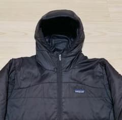 Patagonia マイクロパフフーディー ジャケット　プリマロフト（ブラック）のサムネイル