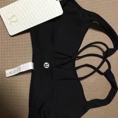 ルルレモン スポーツブラ 新品 タグ付き 4のサムネイル