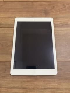 美品 Apple iPad Air Wi-Fiモデル 32GB MD789J/Aのサムネイル
