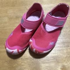 New Balance サンダル ピンク 19cmのサムネイル