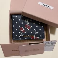 正規店購入品　miumiu 折り財布　デニム　チェリーのサムネイル