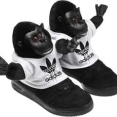 adidas シューズのサムネイル