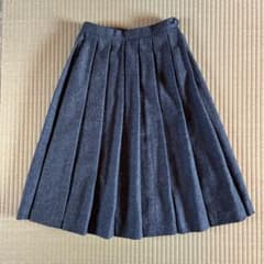 国産　ひざ丈　グレー　プリーツスカート　レディースのサムネイル