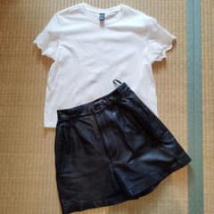 ショートパンツ　黒　革　レザー　ロックのサムネイル