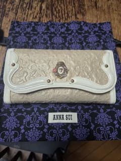 【9月10日まで出品】ANNA SUI 長財布 ベージュ がま口 9月10日まで出品】ANNA SUI 長財布 ベージュ がま口 - メルカリ