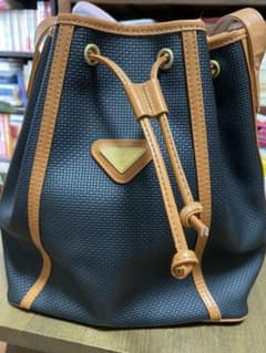Yves Saint Laurent イヴサンローランのサムネイル