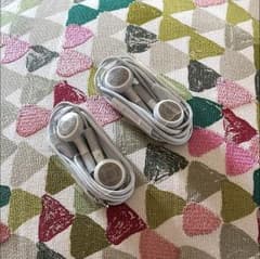 イヤホン 2本セット 値下げします。のサムネイル