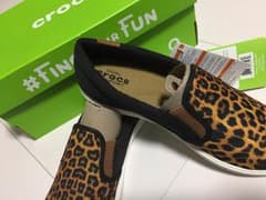 crocsのサムネイル