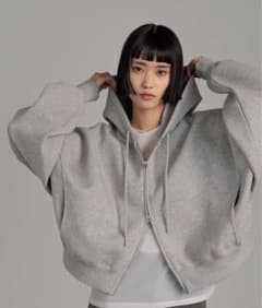 【新品未使用タグ付】 LOWRYS FARM ZIPショートフーディ グレー LOWRYSFARM ZIPショートフーディ グレー - メルカリ