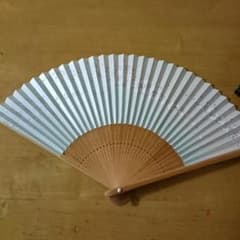 桜柄のお扇子ですのサムネイル