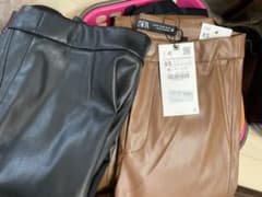 ZARA　レザーパンツのサムネイル