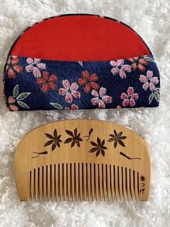 本つげ櫛 紅葉の透かし彫りのサムネイル