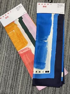 【新品未使用】ユニクロ MARNI シルク フロシキ スカーフ 2枚のサムネイル