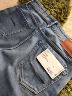 YANUK デニム  スリム ストレート 30のサムネイル
